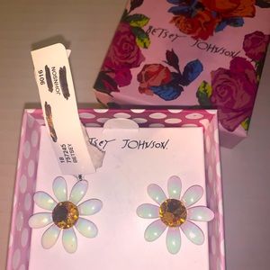 Betsey Johnson beauties! Flower earrings new!